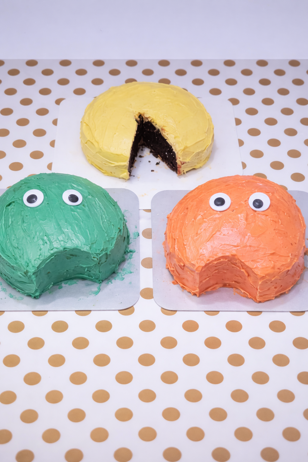 Easy Pac-Man Birthday Cake (No Fondant Needed)